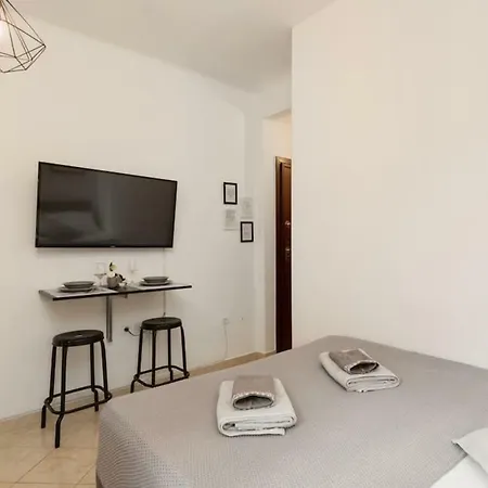 Central Studio! Fiber Wifi, Ac, Private, Self Check-In! Thessaloniki Exterior photo