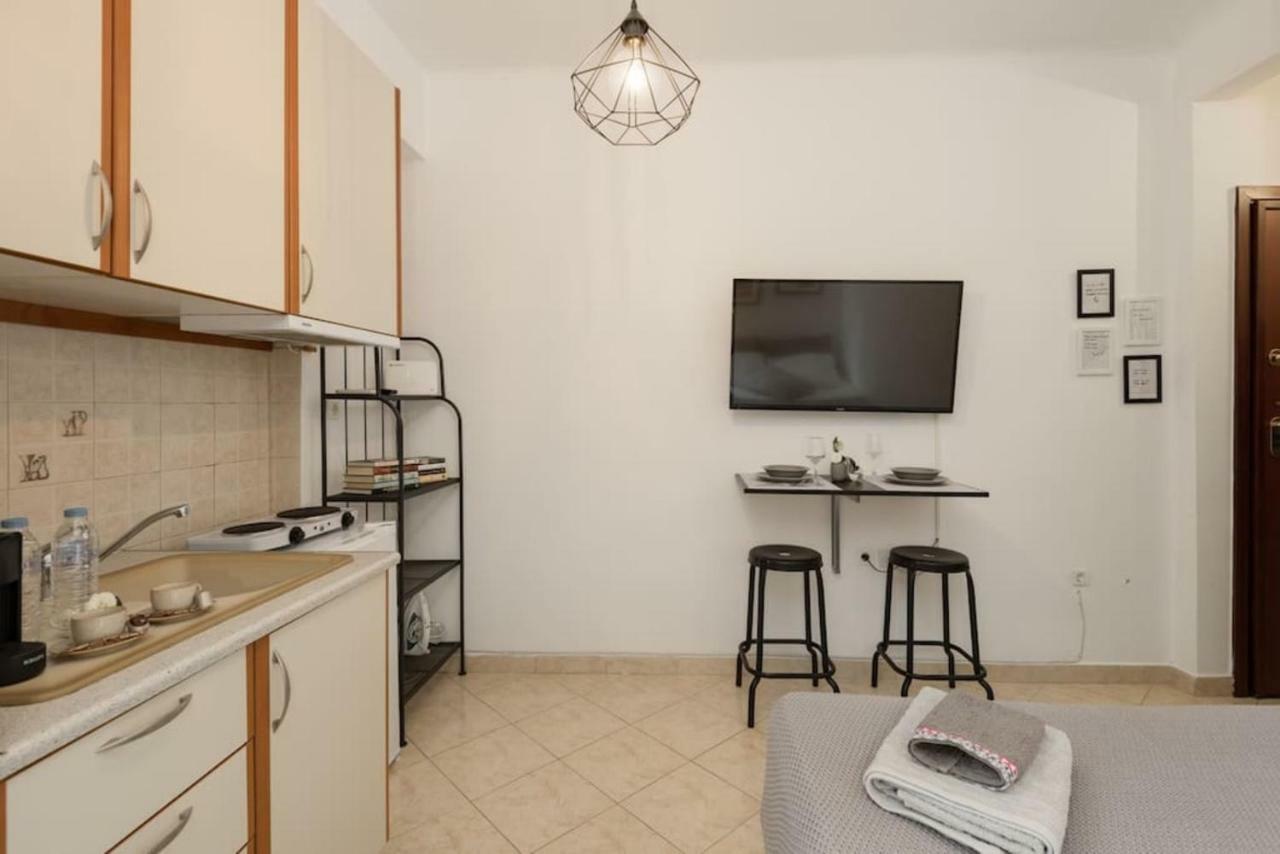 Studio! Fiber Wifi, Ac, Private, Self Check-in! * Thessaloniki