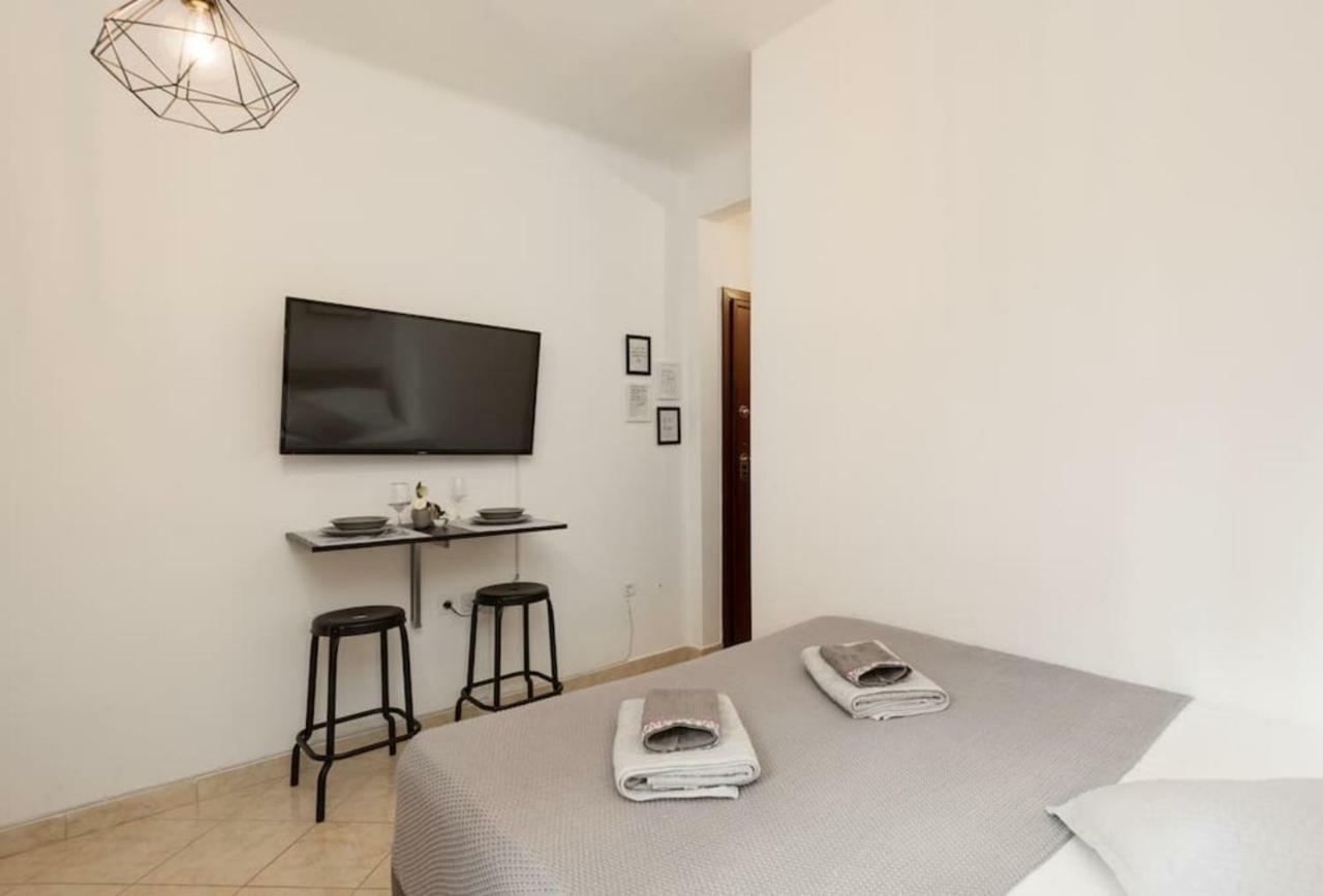 Studio! Fiber Wifi, Ac, Private, Self Check-in! Apartment